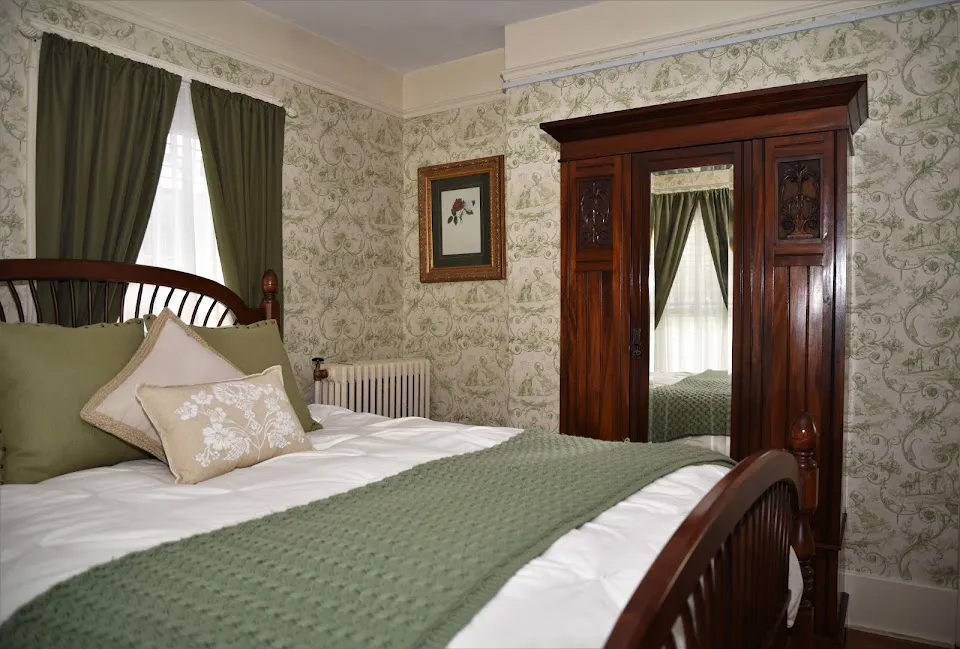 Grand Colonial Bed and Breakfast