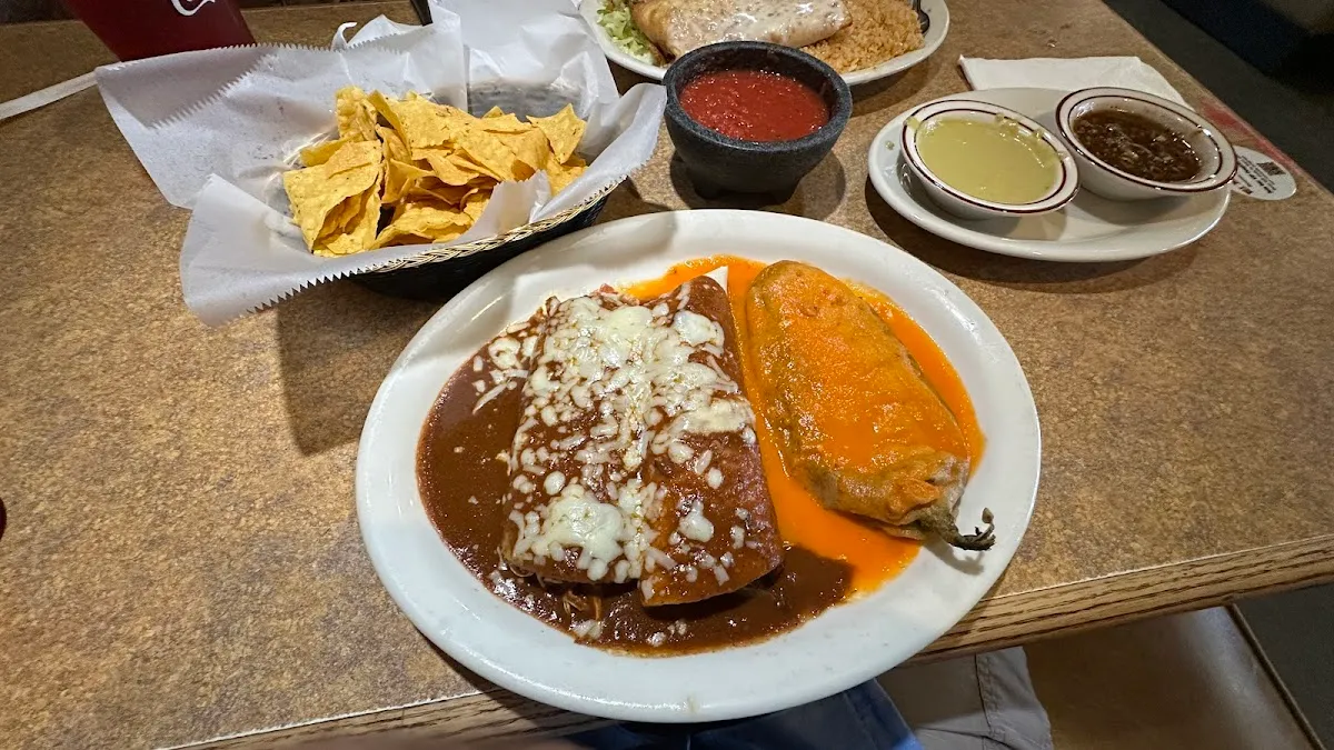 El Molcajete - Springfield's Mexican Restaurant