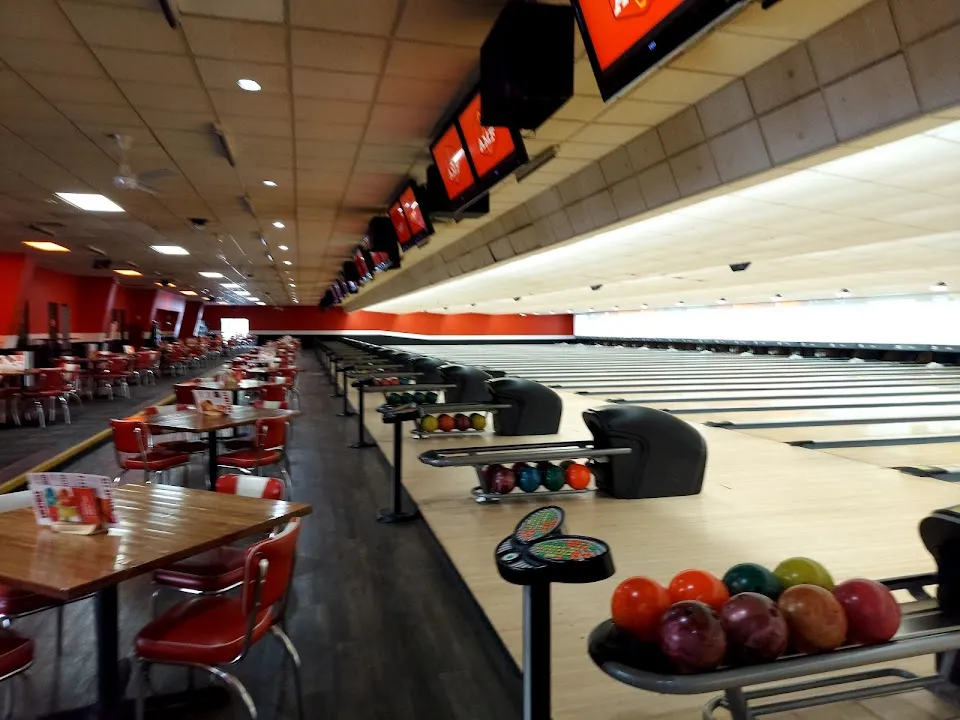 Bowlero Savannah
