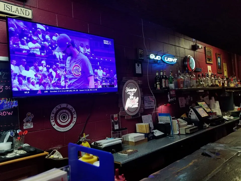 Ellie's Crow Bar Lounge