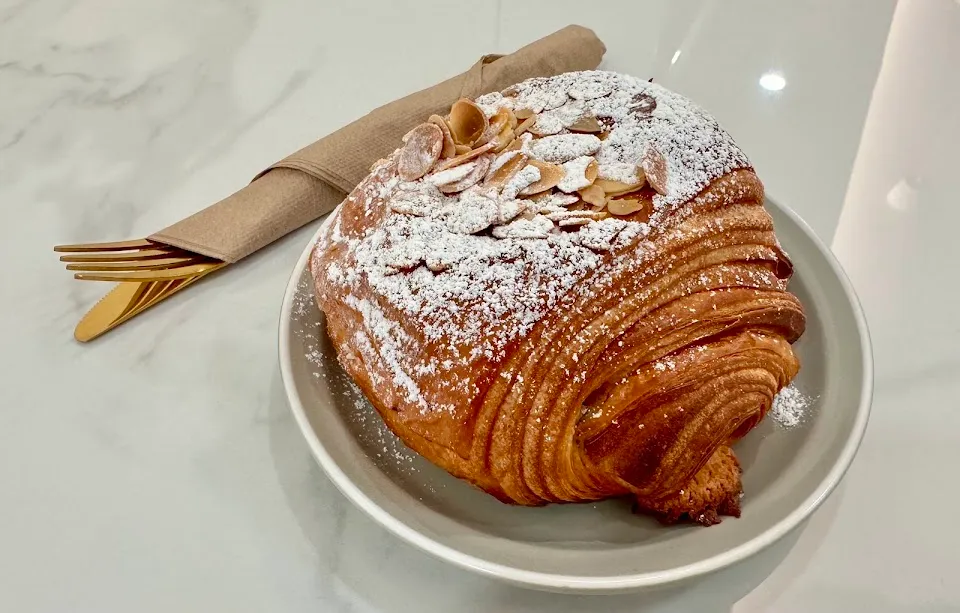 Mister Croissant Bakery & Cafe