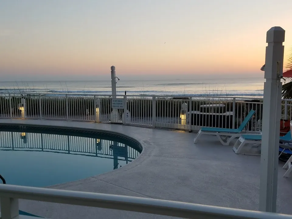 Coronado Del Mar Condominum