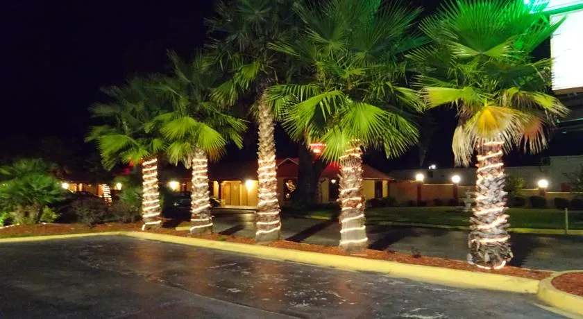 Deluxe Inn