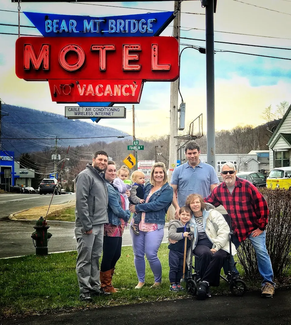 Bear Mountain Bridge Motel