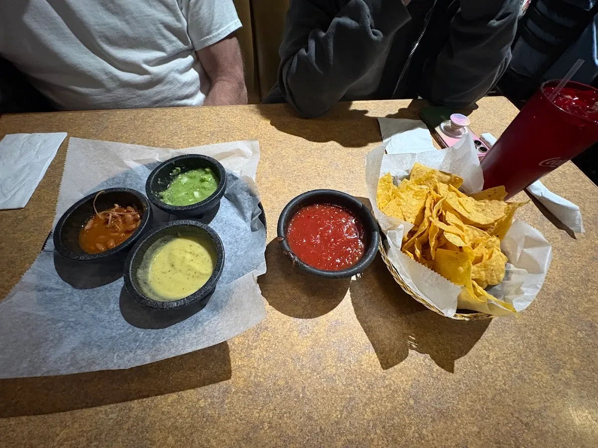 El Molcajete - Springfield's Mexican Restaurant