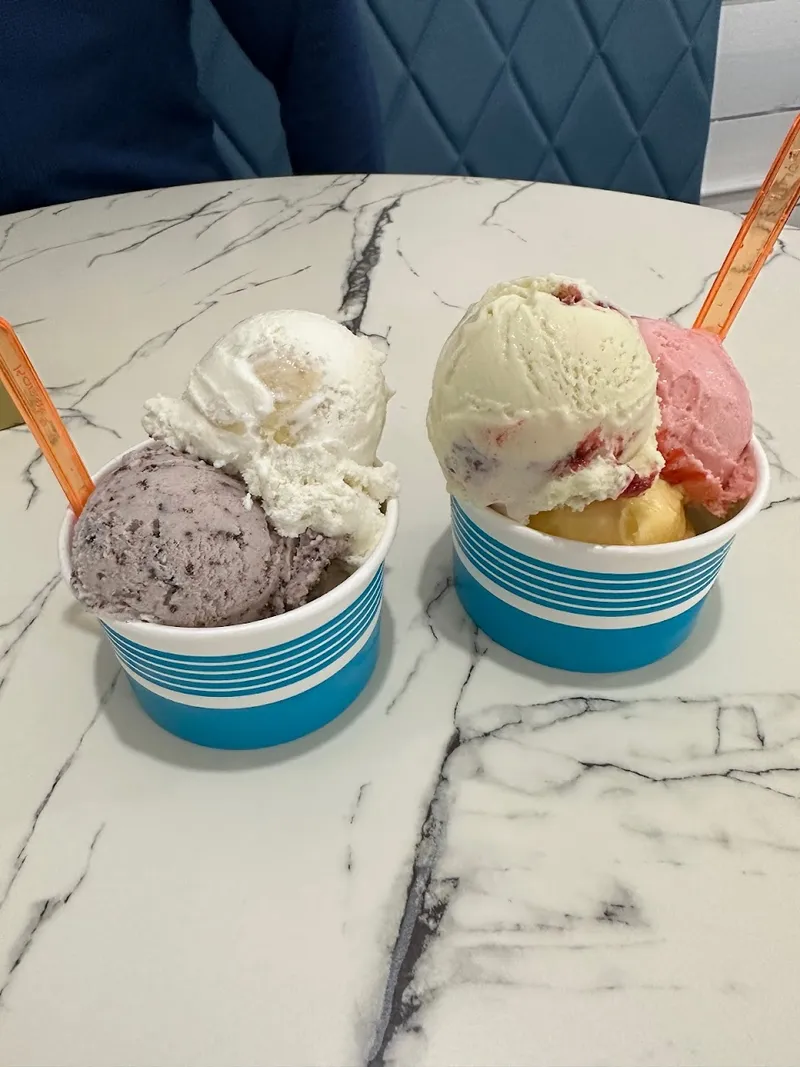 Legendairy Gelato • Cafe