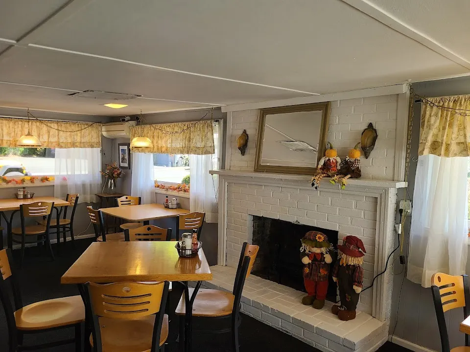 Arlene and Tom's Restaurant