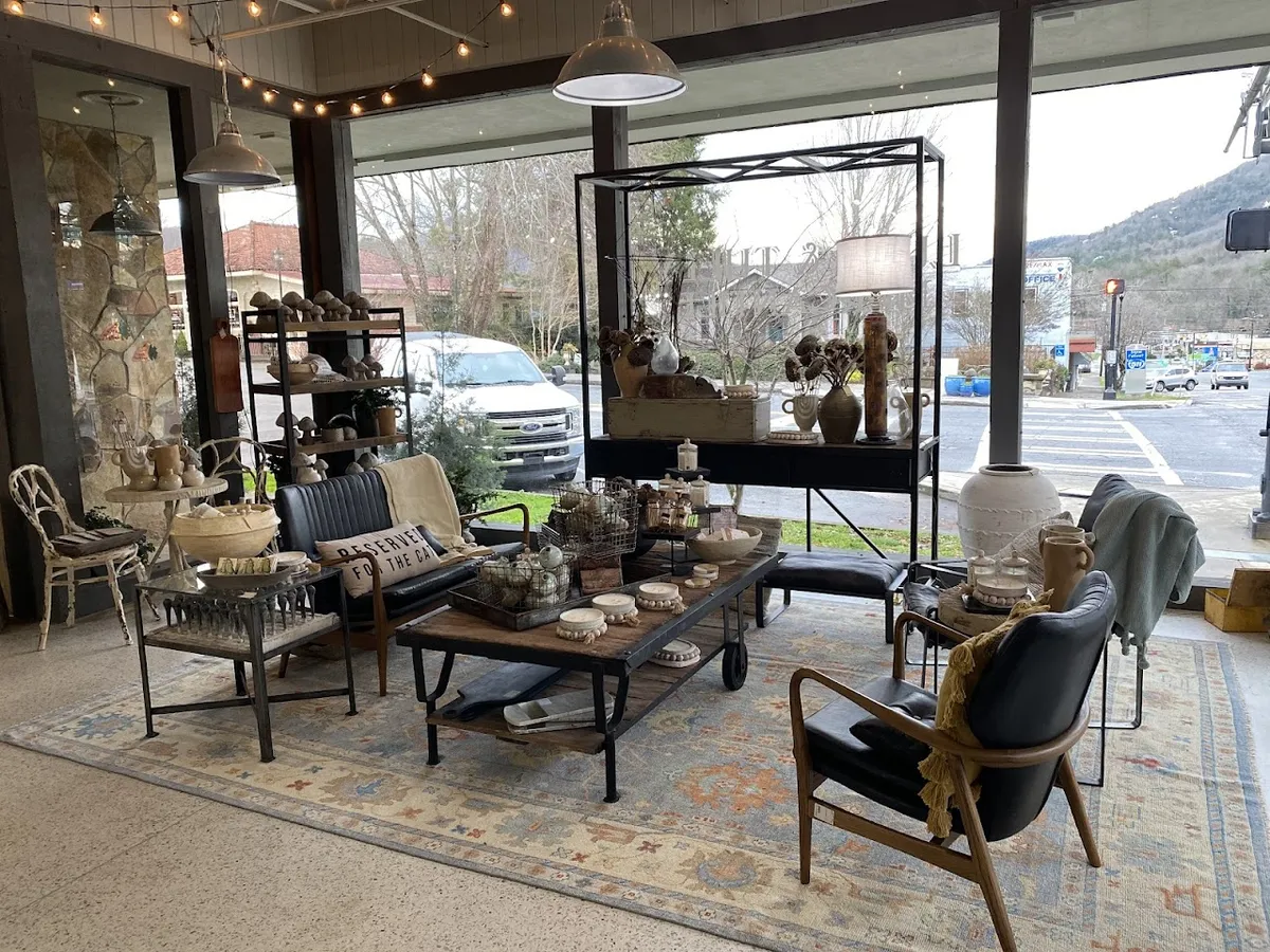 Lulu & Tully Mercantile