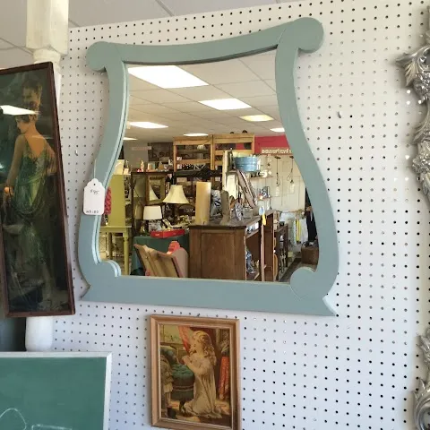 Antiques & Artisans