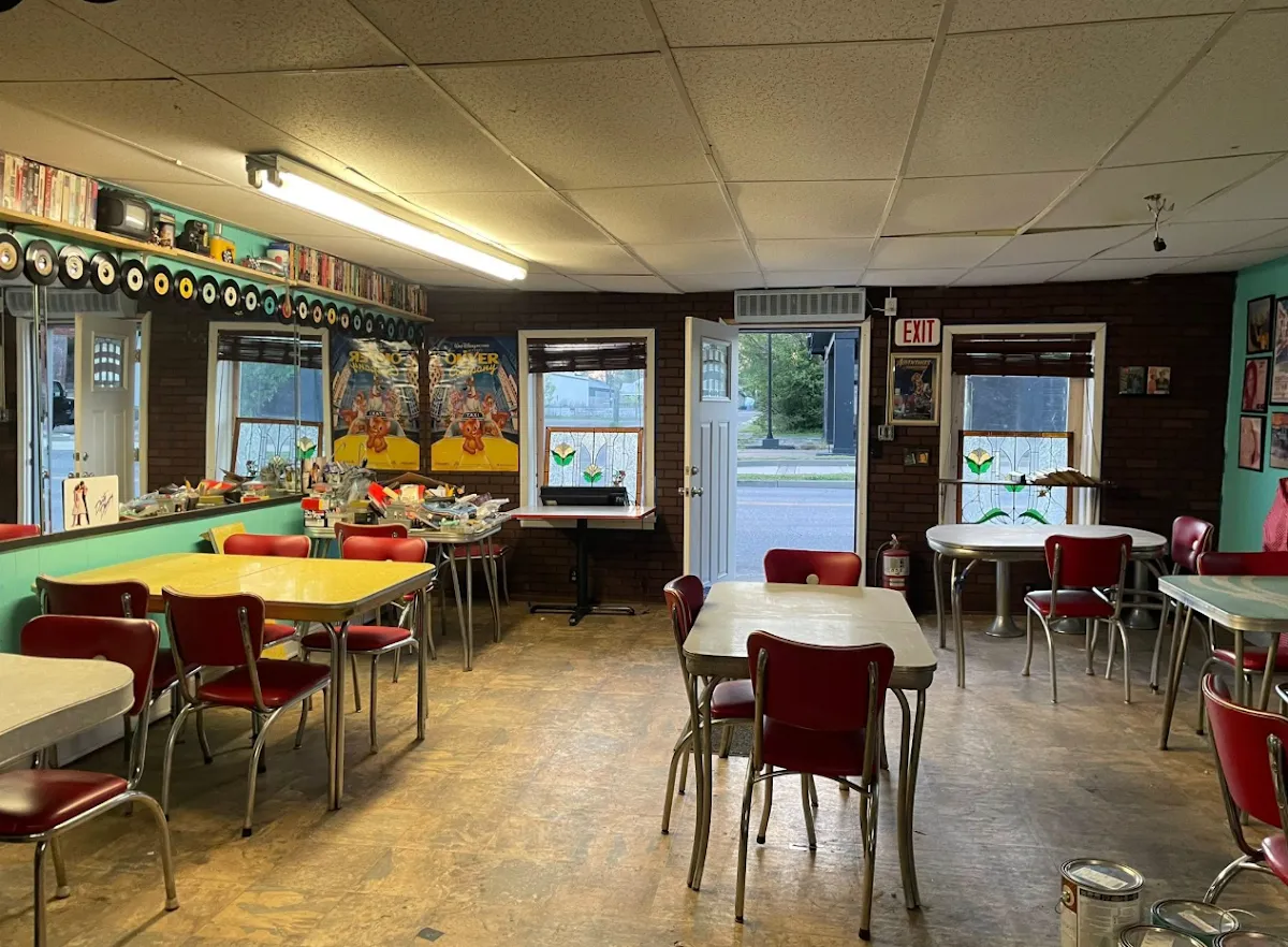 11th & Main Roadside Diner