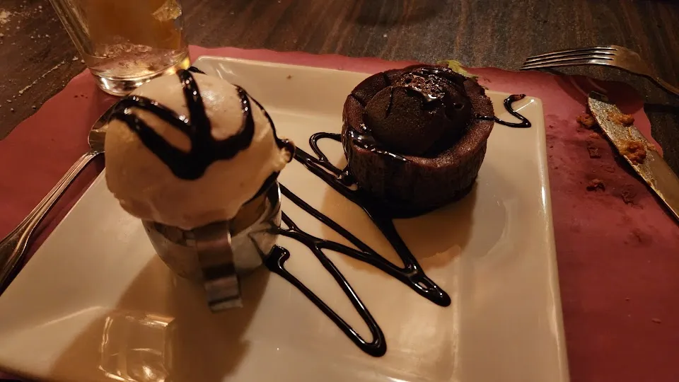Four Brother’s Pizzeria, Restaurant & Bar