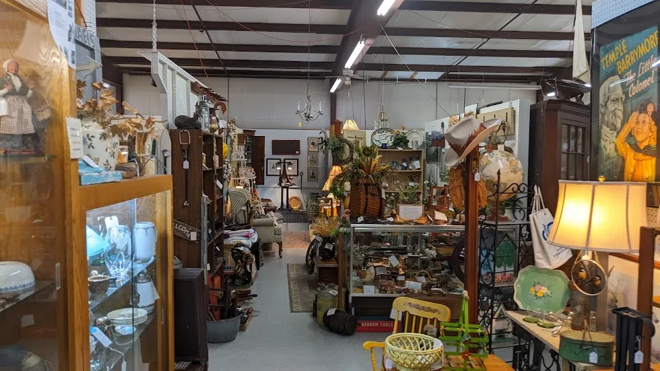 Foxwell's Antiques & Collectibles