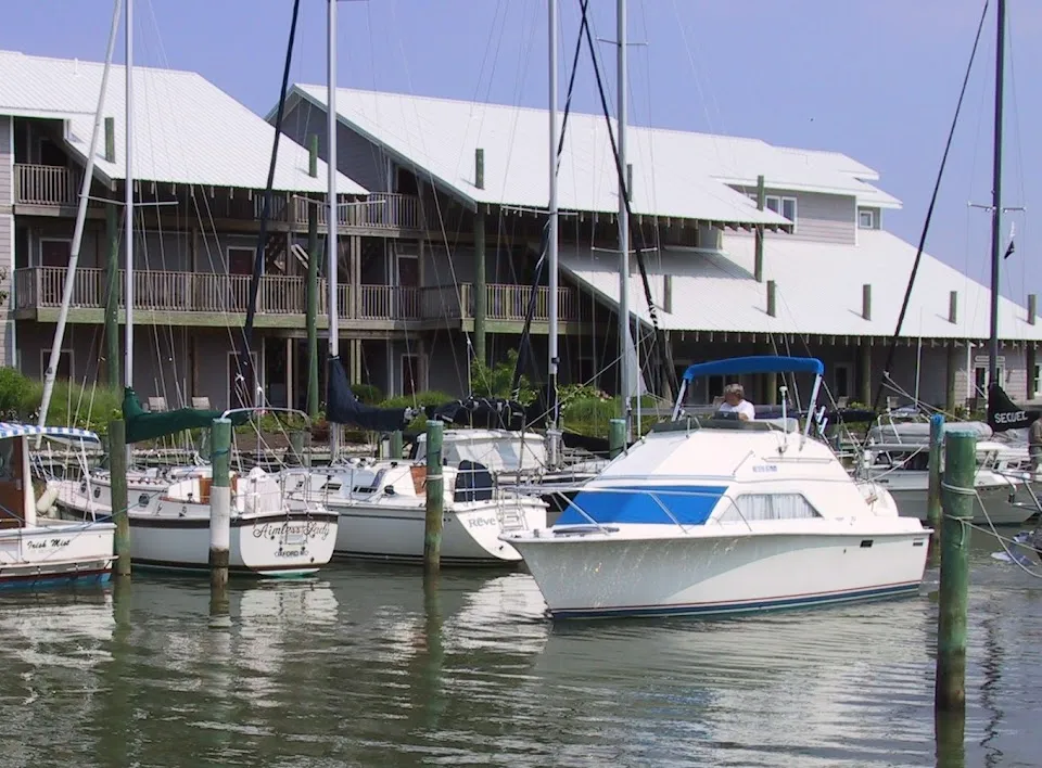 Knapp’s Narrows Marina & Inn