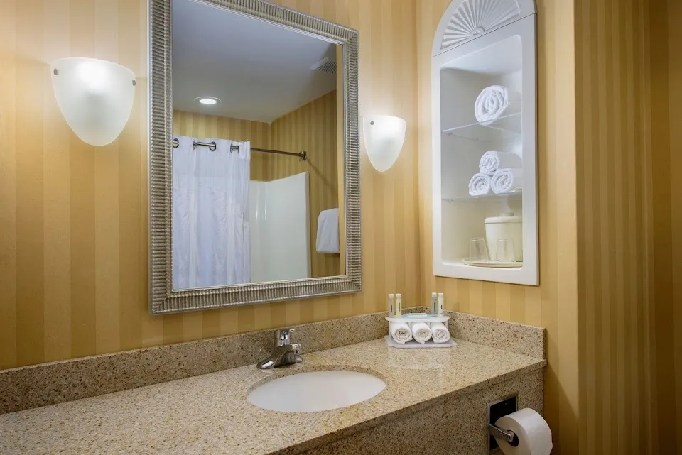 Holiday Inn Express & Suites Chester-Monroe-Goshen by IHG