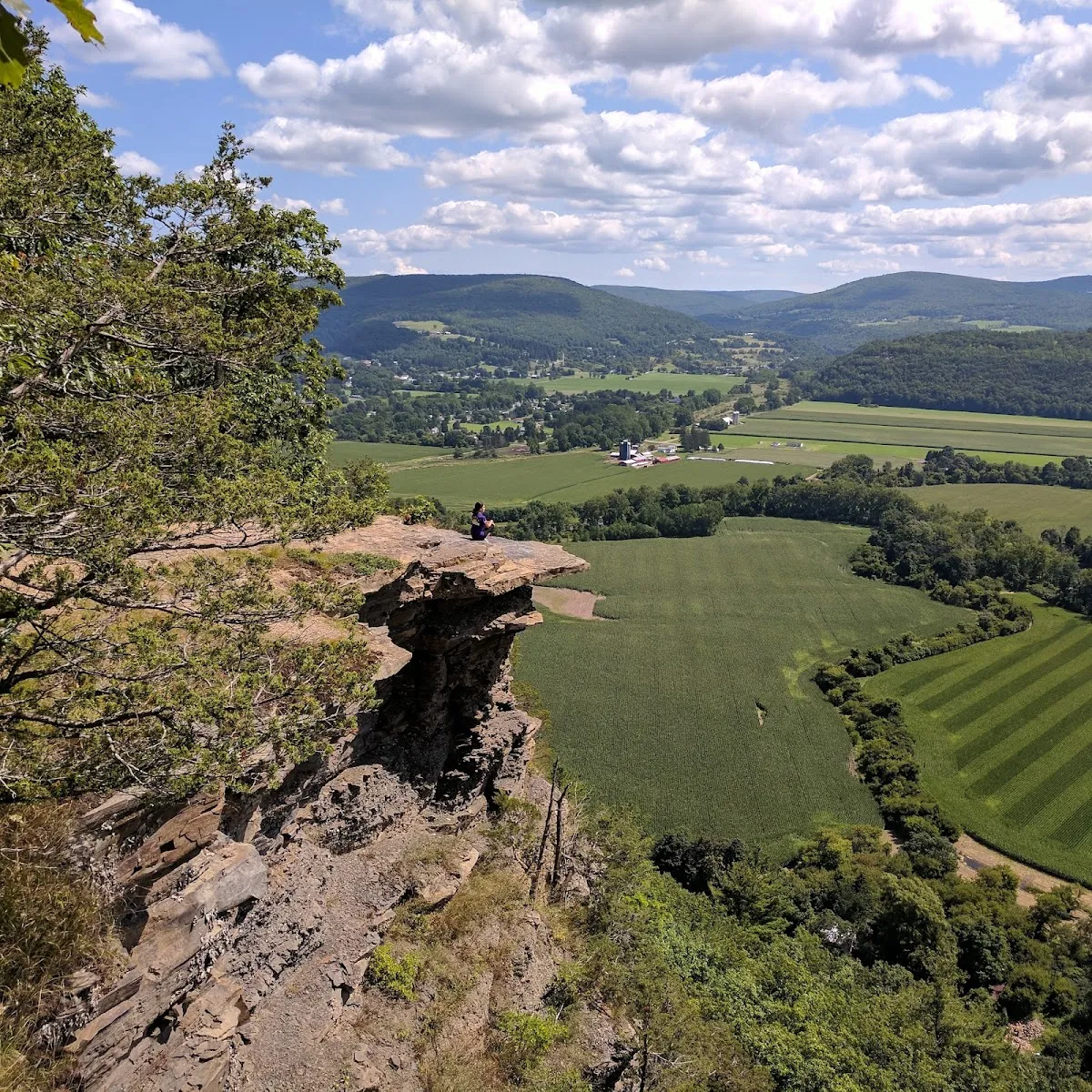 Vroman's Nose Hiking Trail