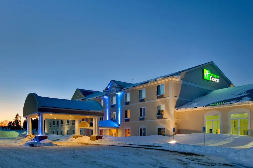 Holiday Inn Express & Suites Cadillac by IHG