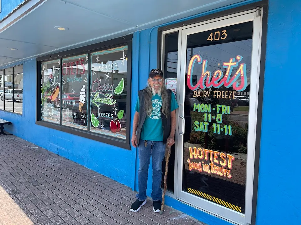 Chet's