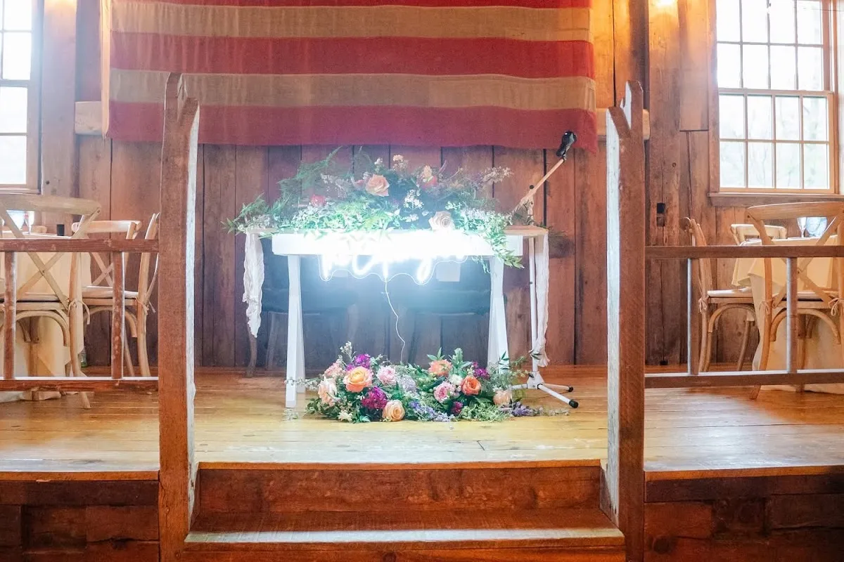 Putnams Colonial Florist