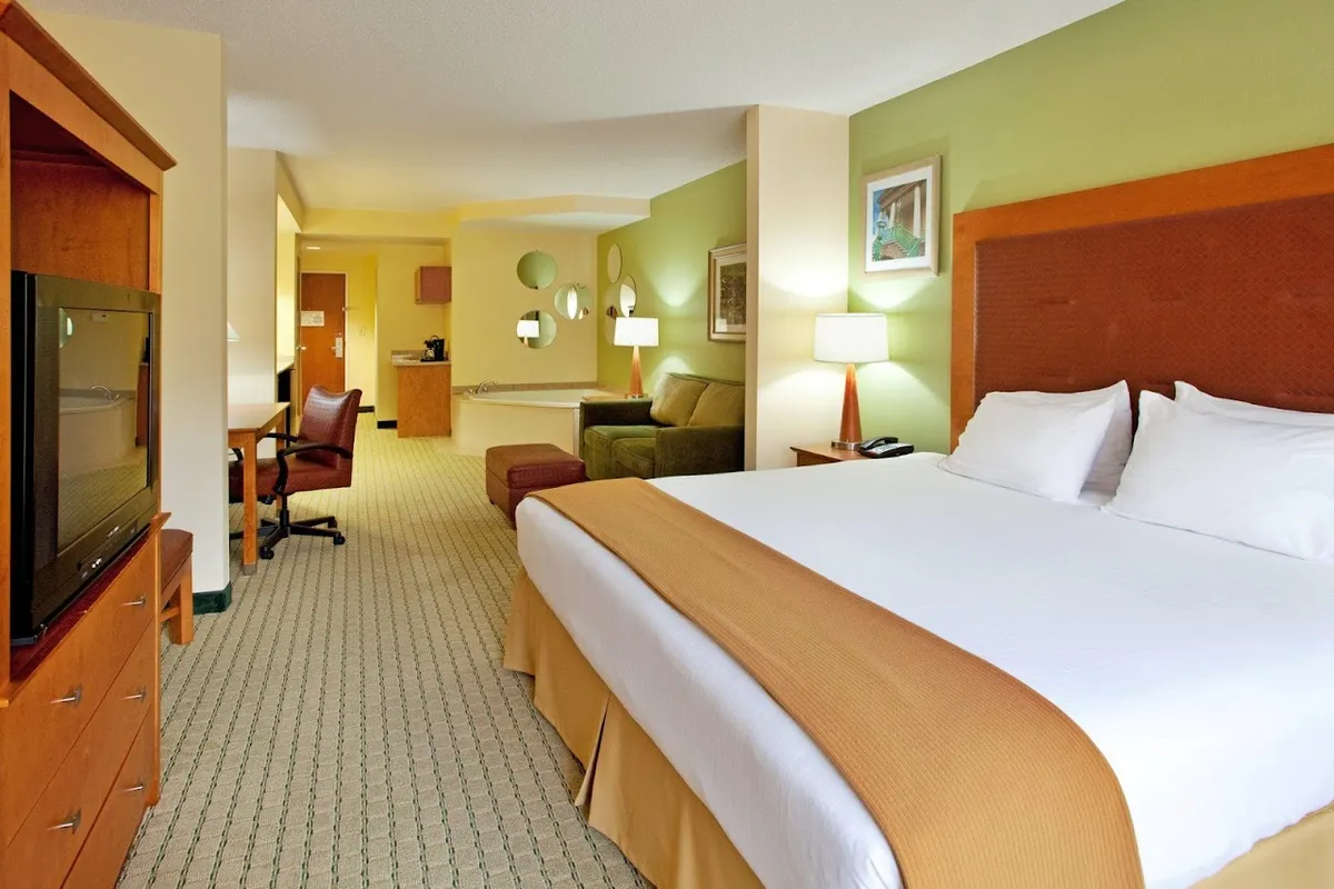 Holiday Inn Express & Suites Charleston-North by IHG