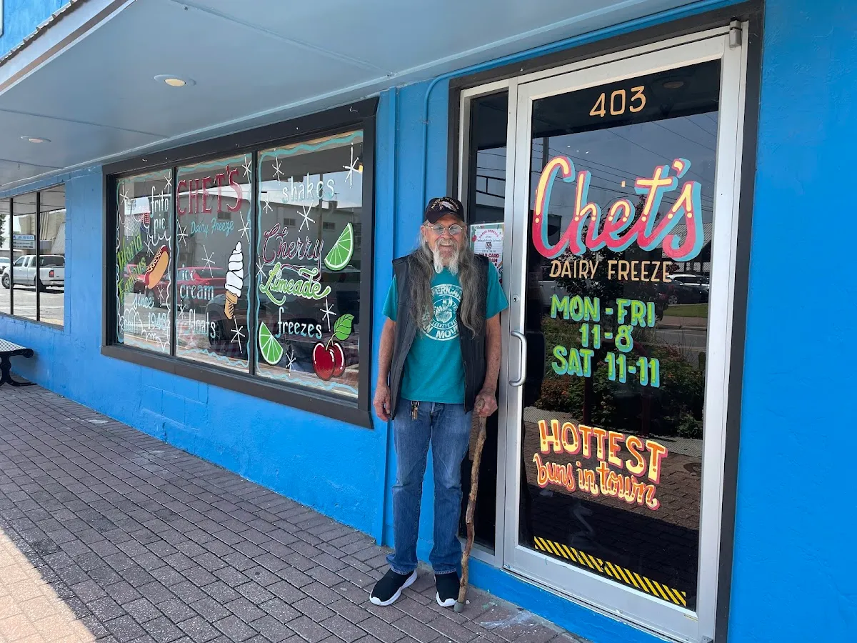 Chet's