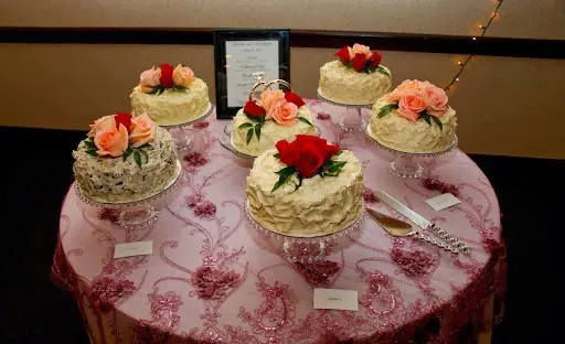 SweetLeighs Cakes and Treats