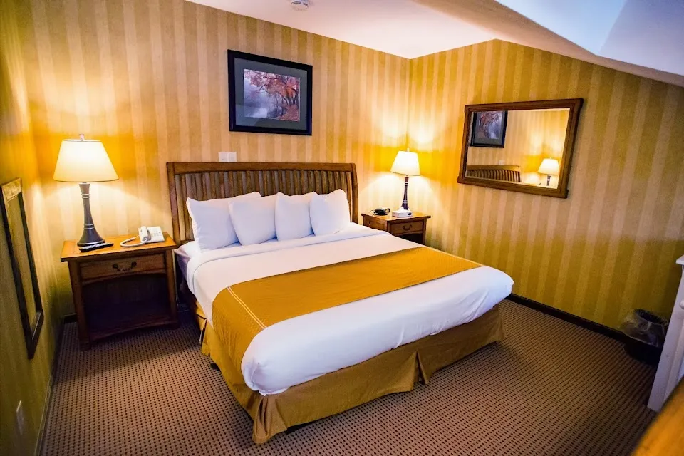 Water's Edge Inn