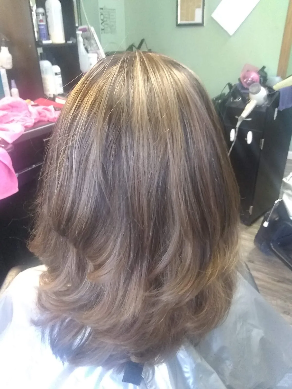 Karen's Cuts & Curls