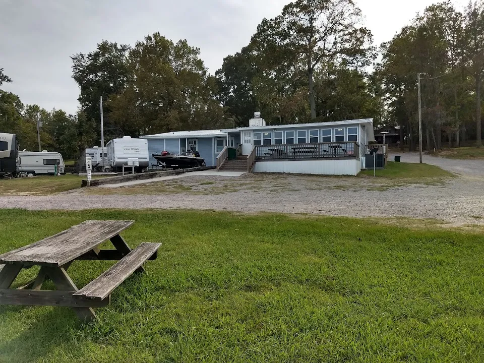 Stumphole Restaurant Landing & Campground