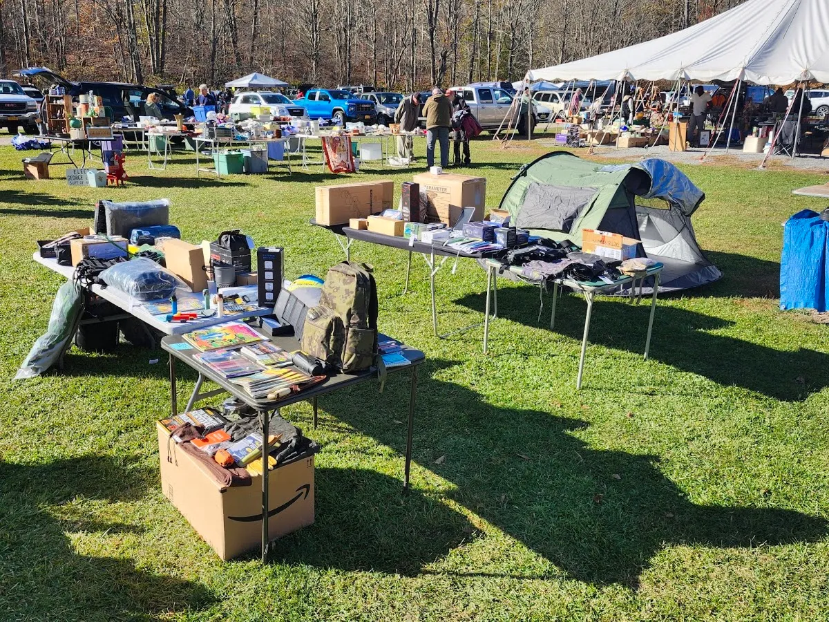 Creekside Flea Market (Seasonal: Open April Thru October)