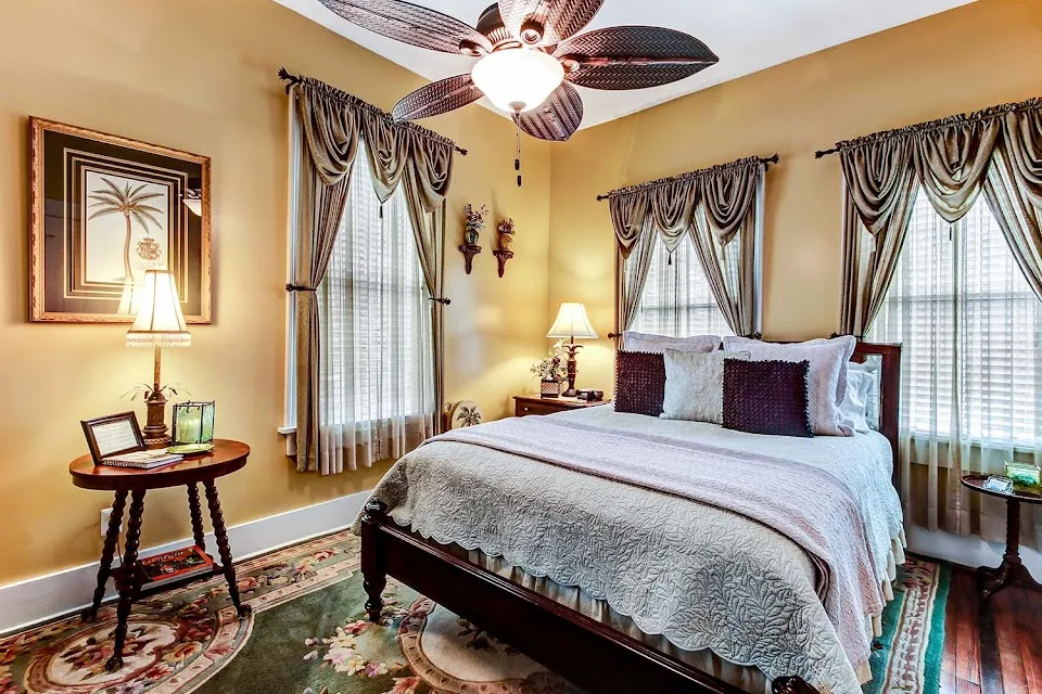 Green Palm Inn