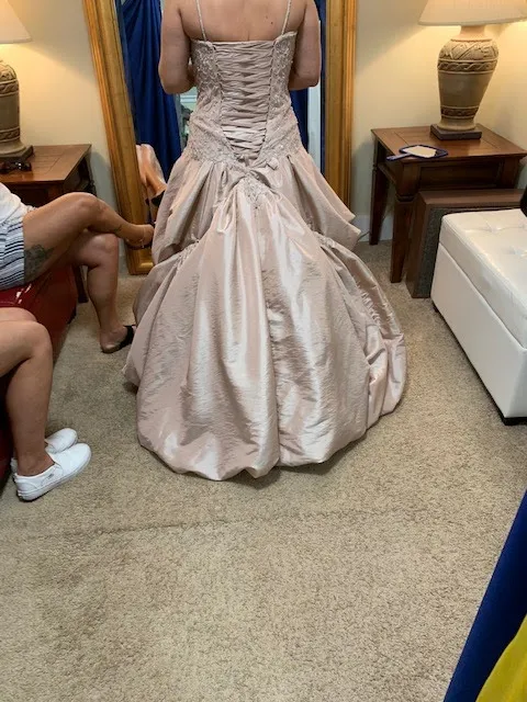 Sewing by Linda