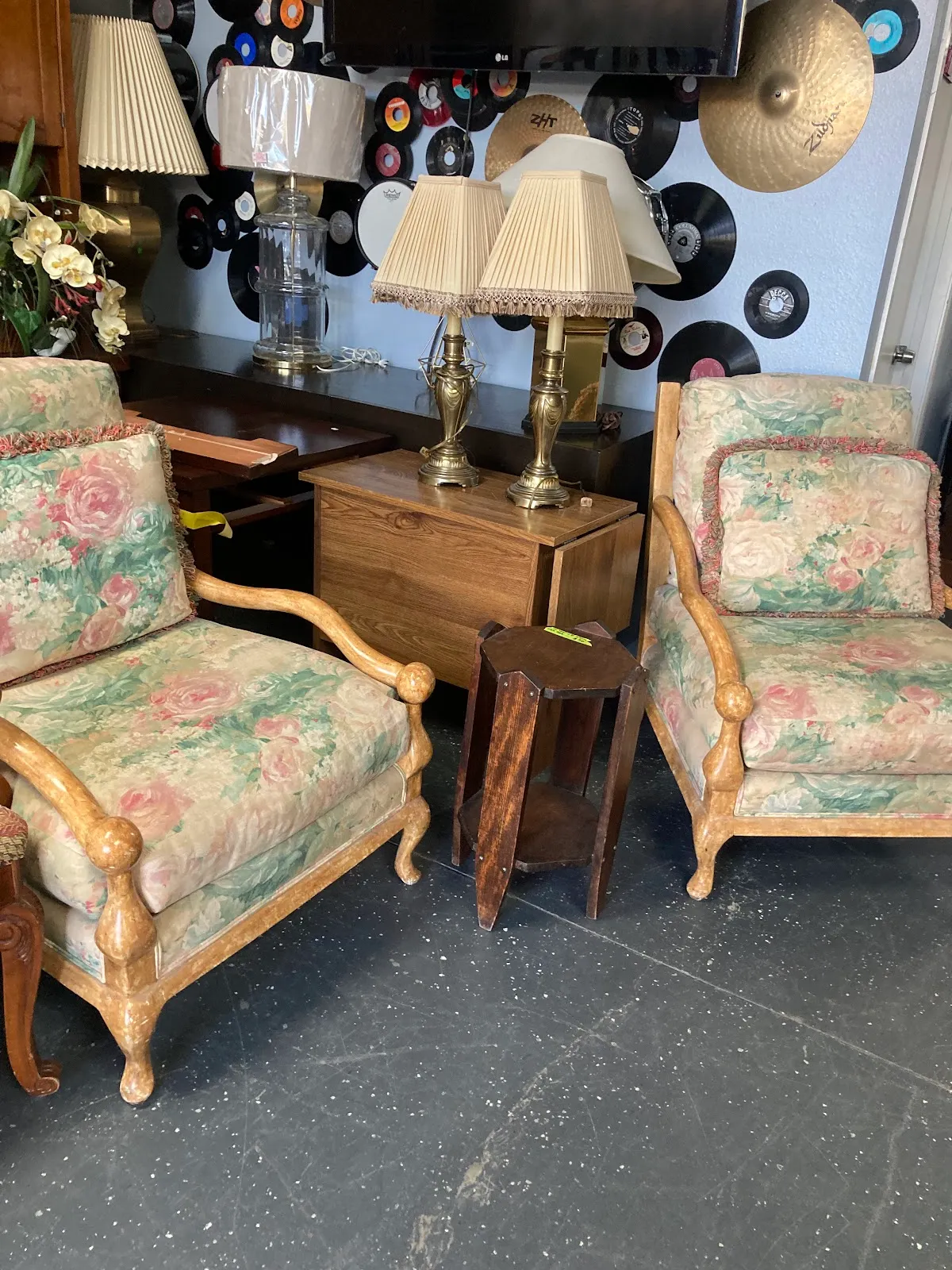 Foss Resale House