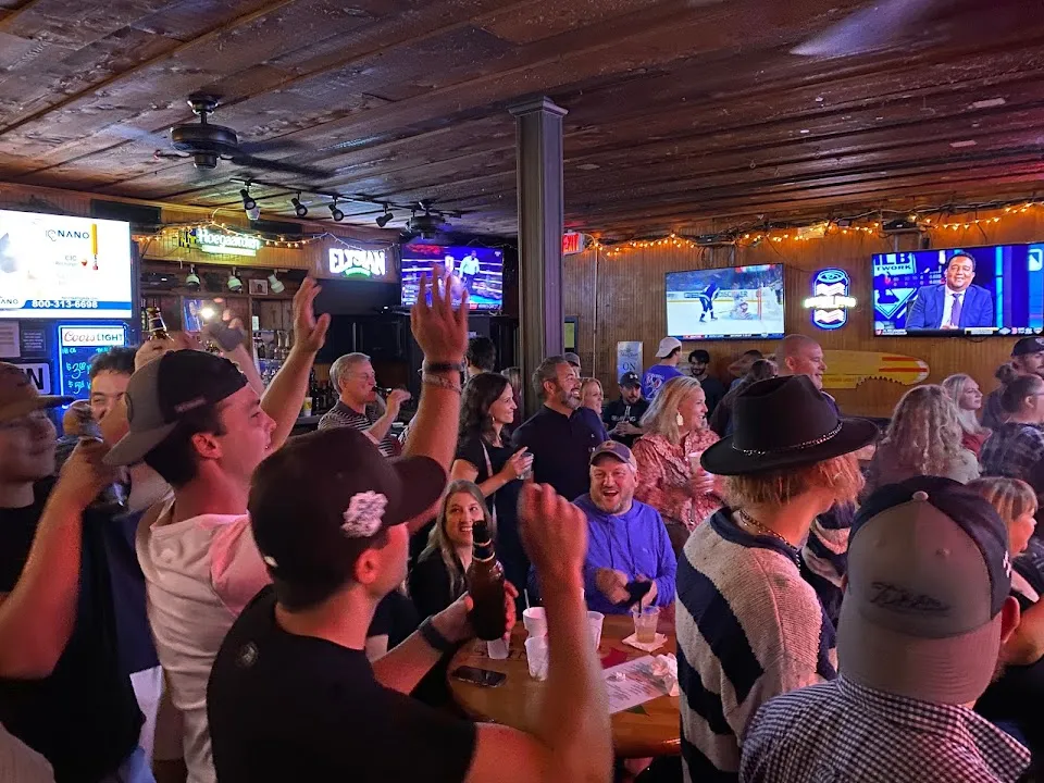Apple Annie's Deli & Pub