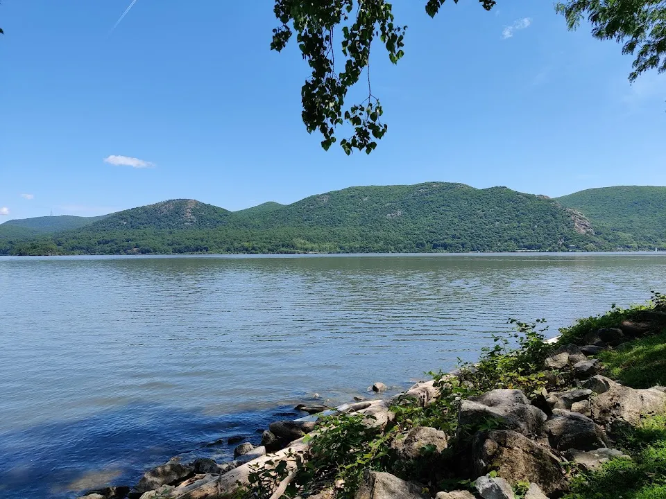Donahue Memorial Park (PERMIT PARKING ONLY)