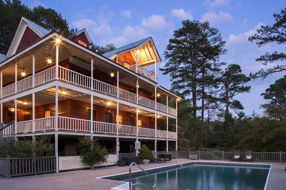 Glen-Ella Springs Hotel & Restaurant
