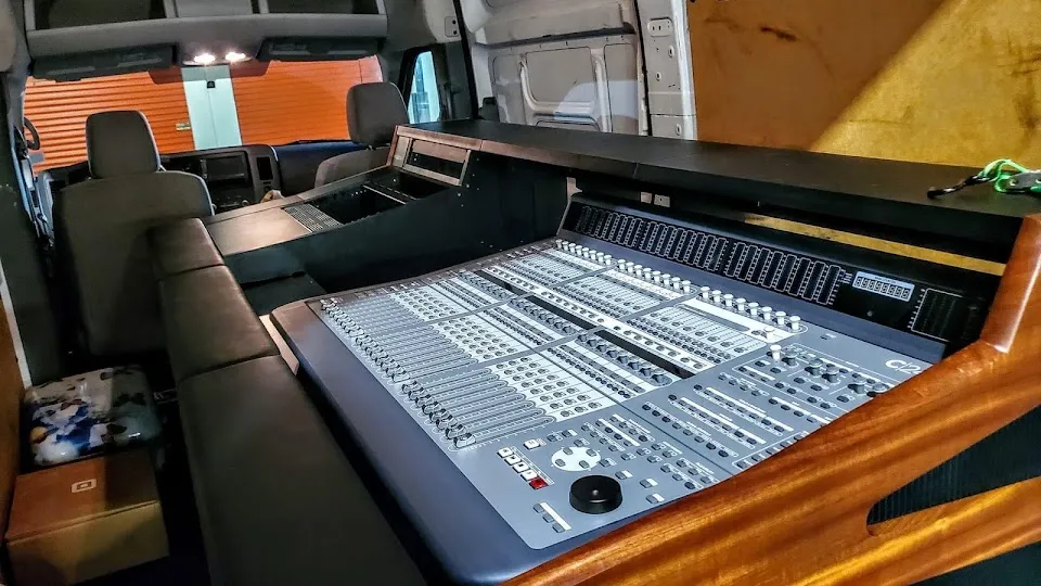 Satin Sounds Studio Lounge
