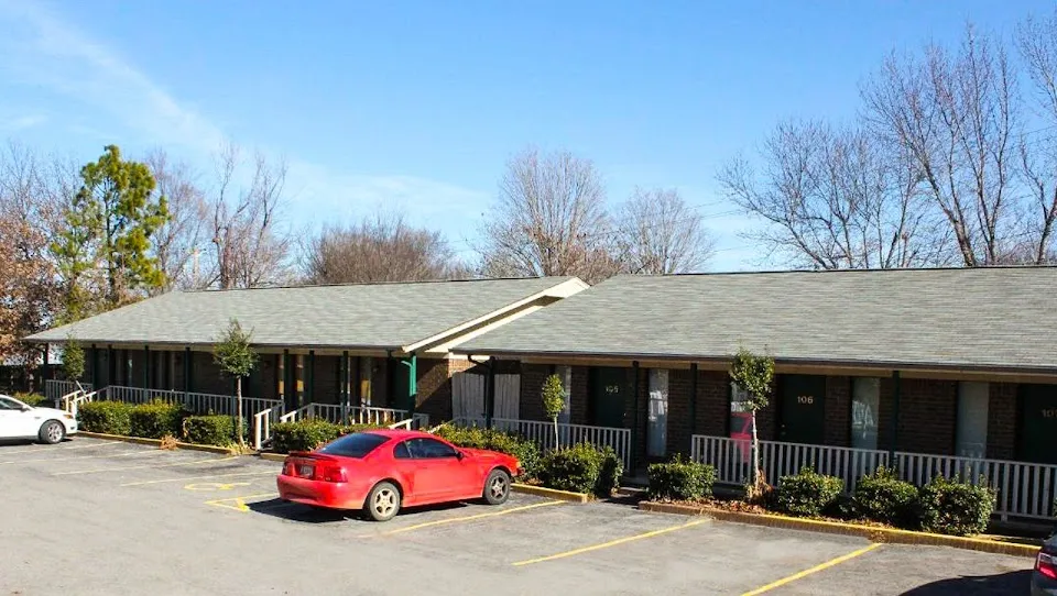 Oak Hill Inn and Suites
