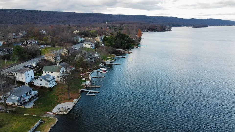 Emerald Point Lakeside Restaurant and Pub
