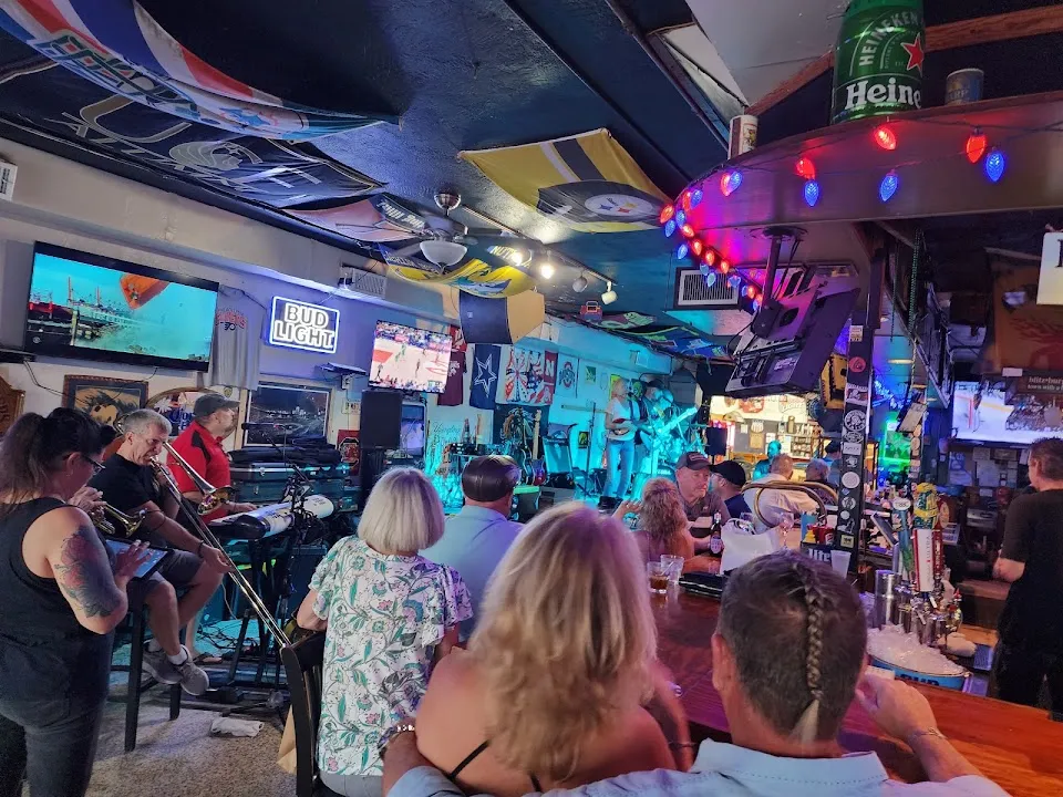 Peanuts Restaurant and Sports Bar