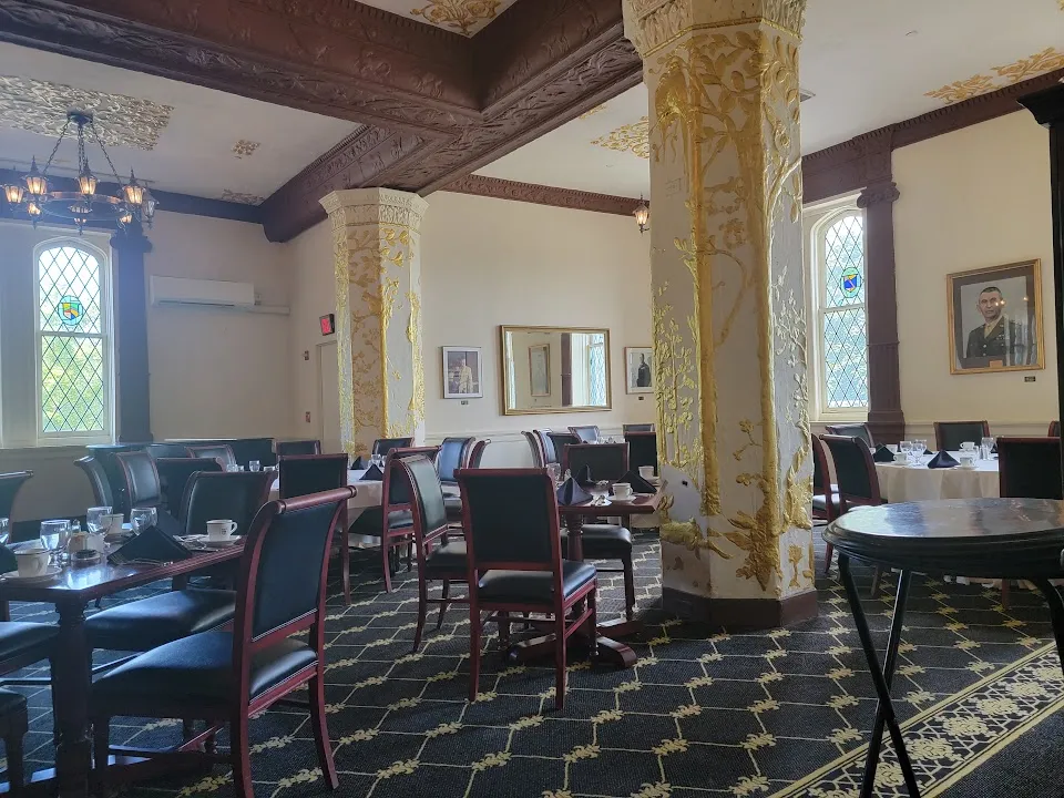 MacArthur's Riverview Restaurant