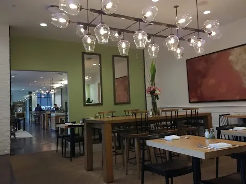 22 Square Restaurant & Bar