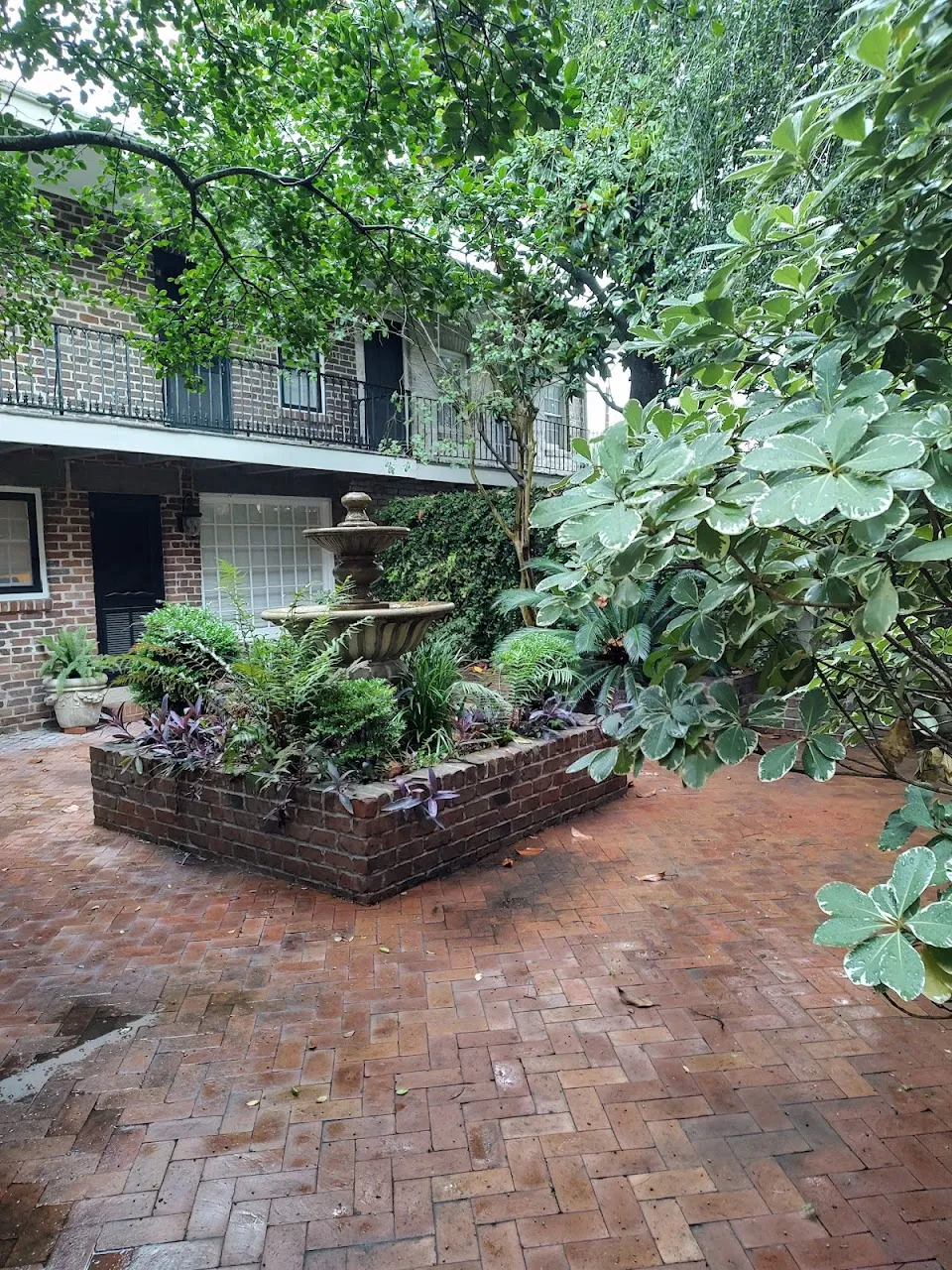 Stay Savannah Vacation Rentals - "Pulaski Square Retreat"
