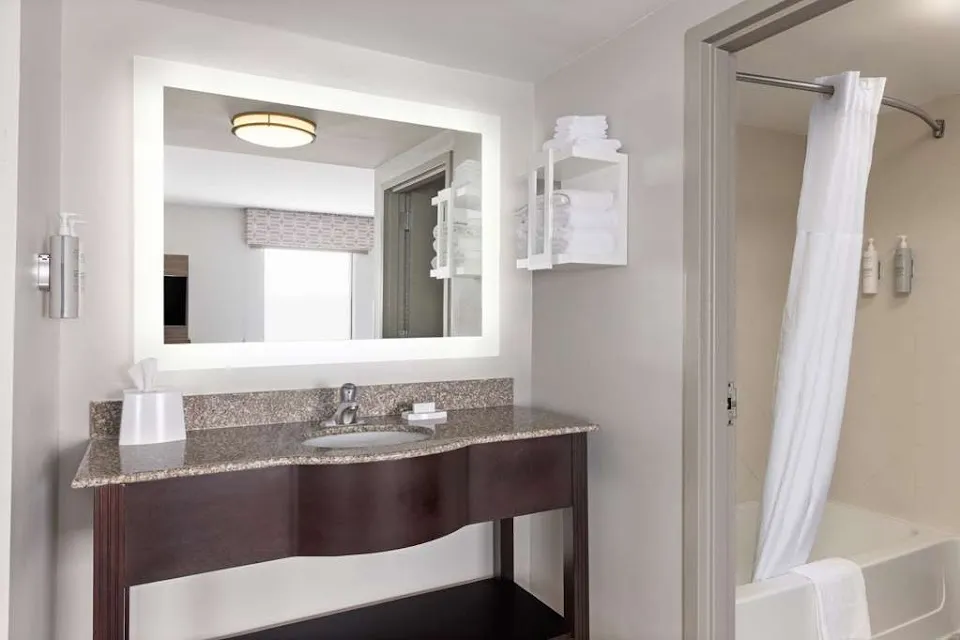 Hampton Inn and Suites Savannah-Airport