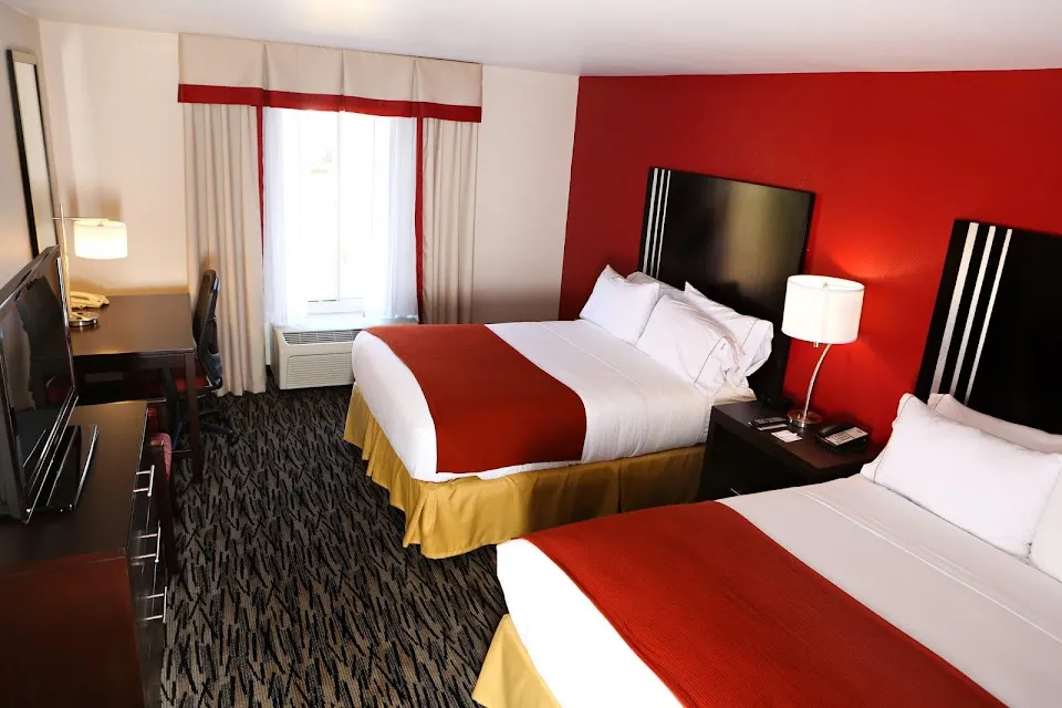 Holiday Inn Express & Suites Sumter by IHG