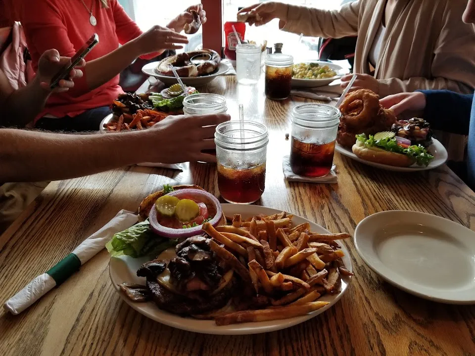 Salt Hill Pub - Newport