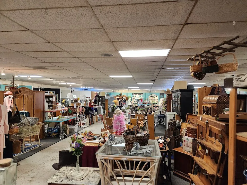 Vintage Consign And Design
