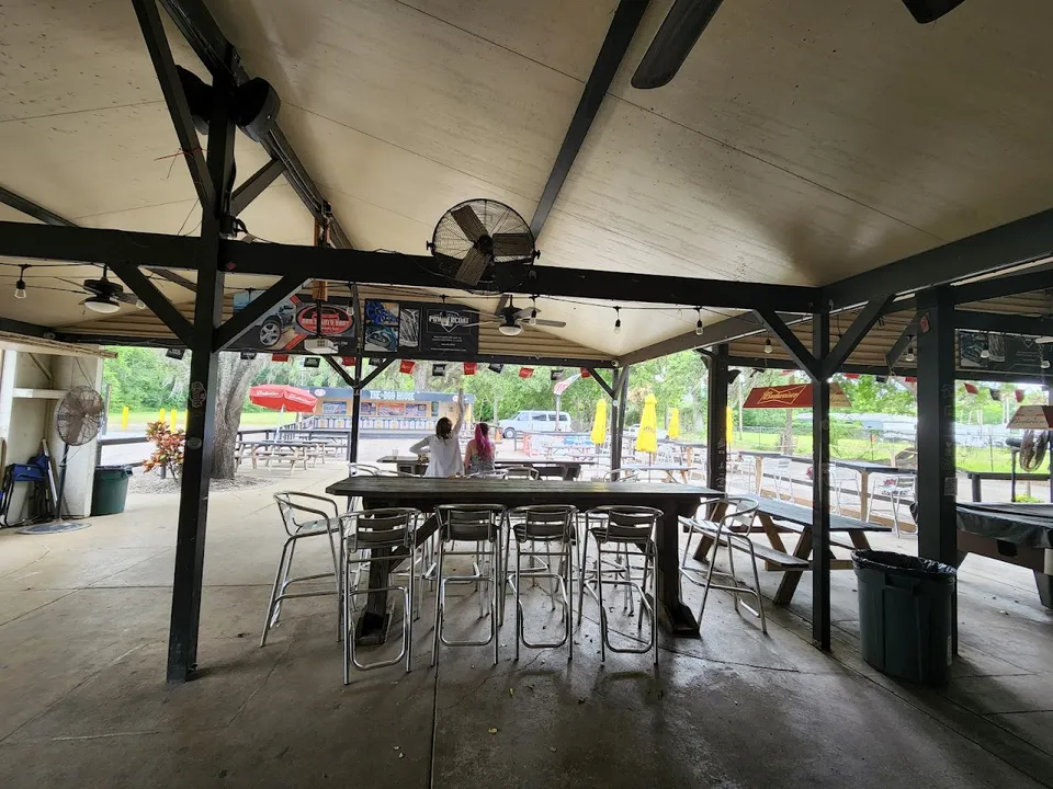 Doghouse Bar & Grill