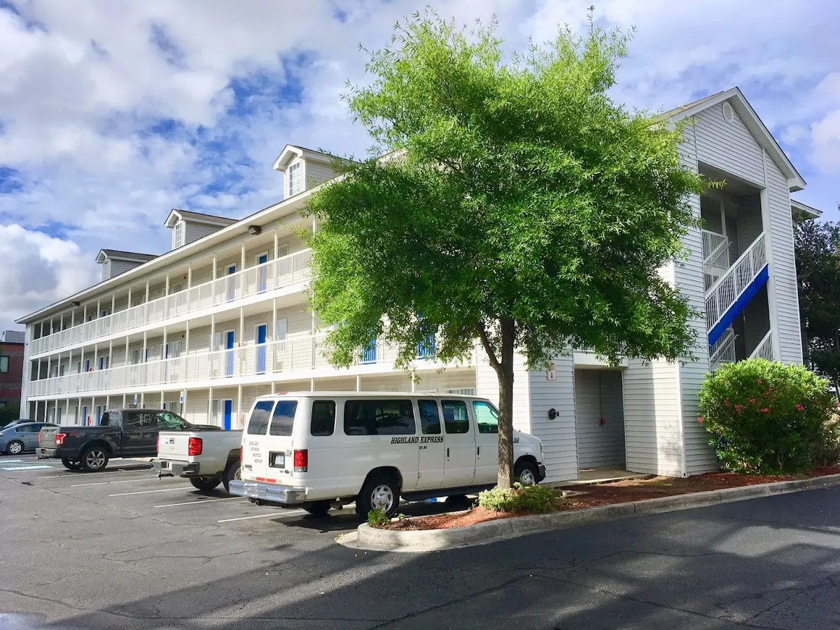 InTown Suites Extended Stay North Charleston SC - Rivers Ave