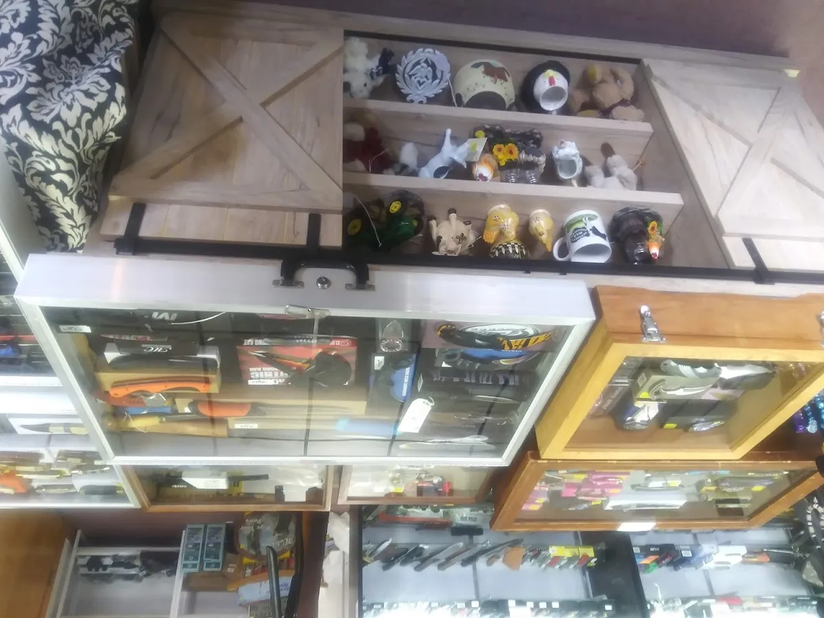 Bear Country Gifts and Knives