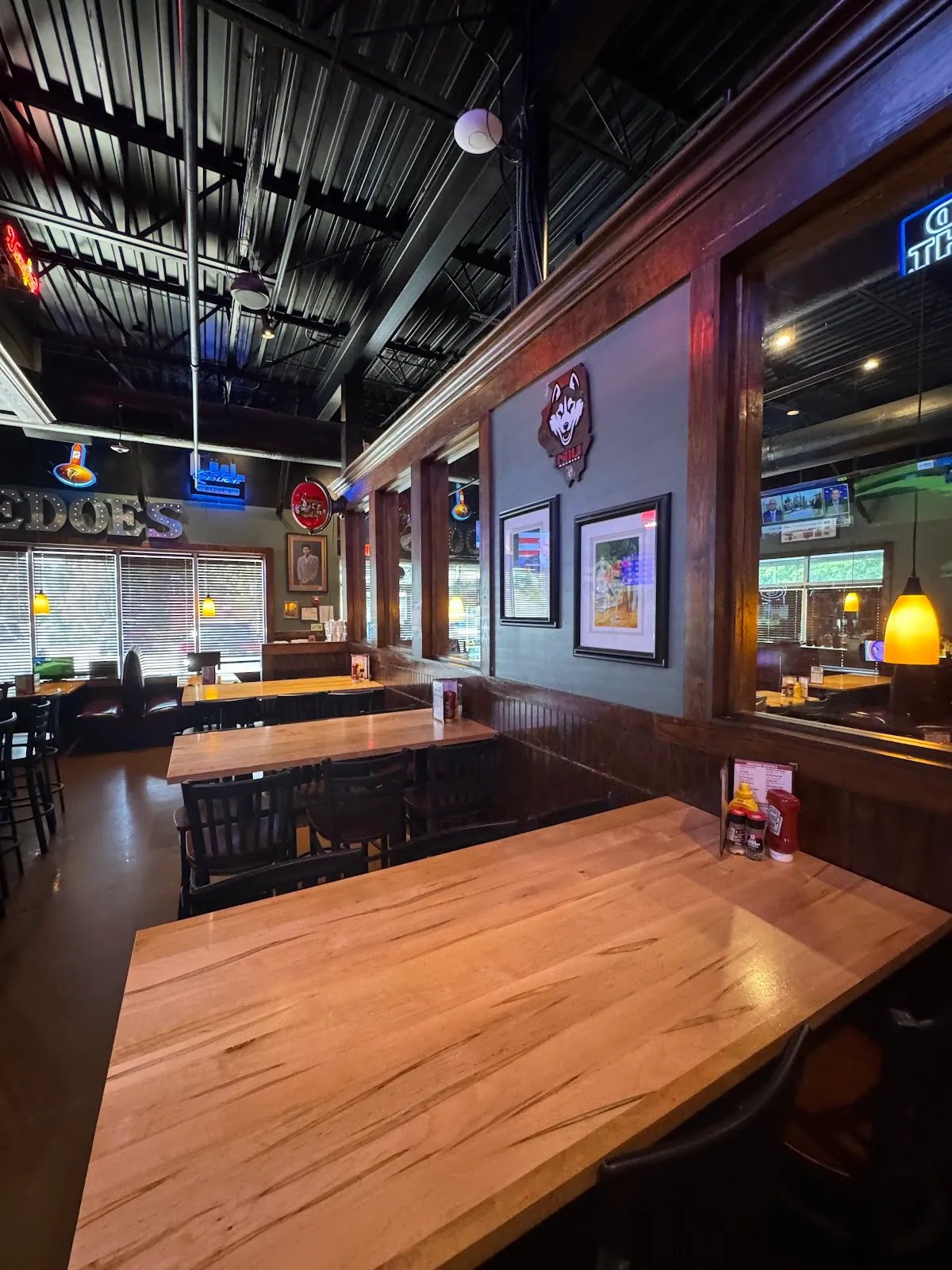 BEDOE'S BAR &GRILLE